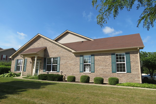 992 Oak Ridge Blvd, Elgin, IL 60120 photo 3