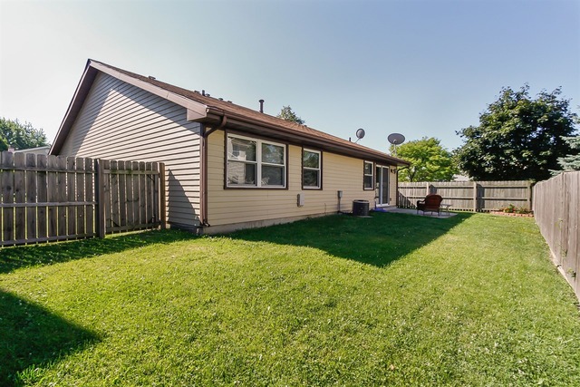 1948 Crescent Ct, Hoffman Estates, IL 60169 photo 20