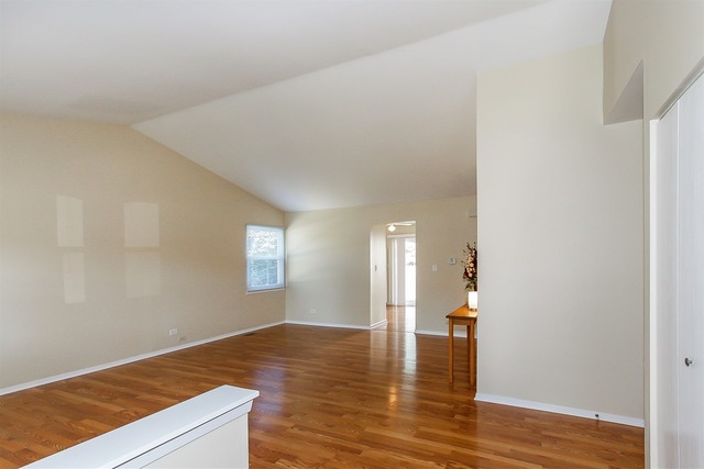 1948 Crescent Ct, Hoffman Estates, IL 60169 photo 4