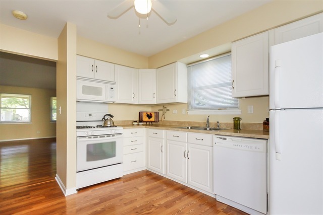 1948 Crescent Ct, Hoffman Estates, IL 60169 photo 7