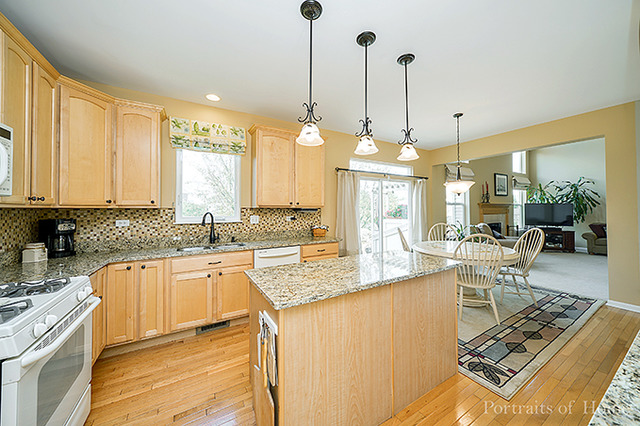 403 Hackney Ln, Oswego, IL 60543 photo 7