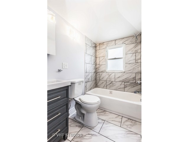 8938 S Lowe Ave, Chicago, IL 60620 photo 9
