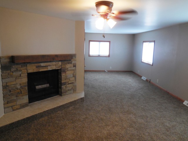 328 E Florence St, Oglesby, IL 61348 photo 3