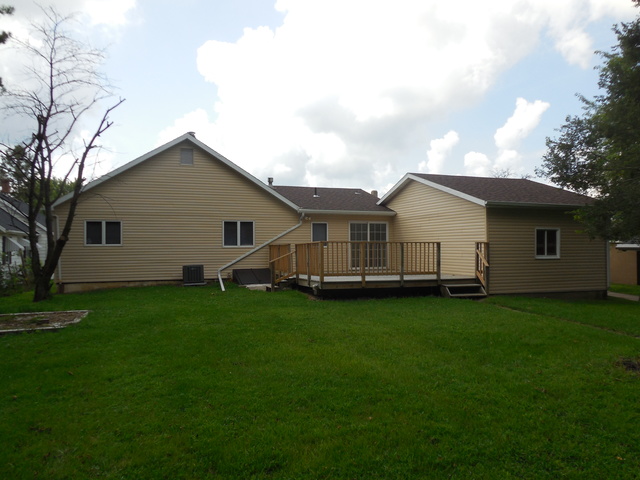 328 E Florence St, Oglesby, IL 61348 photo 2