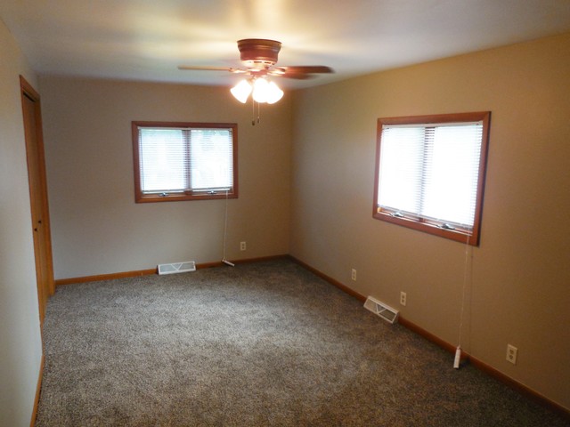 328 E Florence St, Oglesby, IL 61348 photo 6