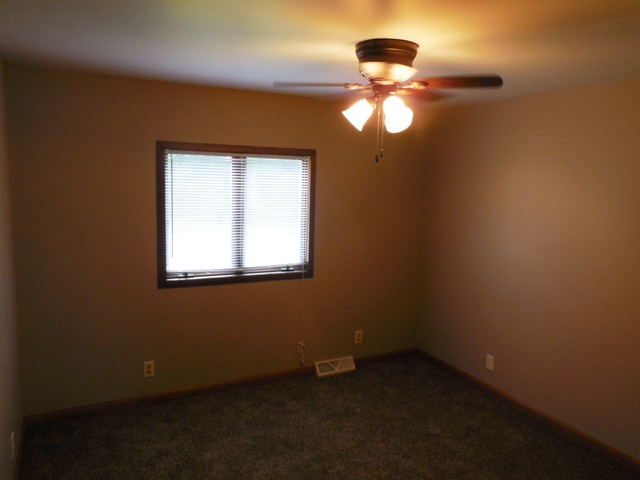 328 E Florence St, Oglesby, IL 61348 photo 5