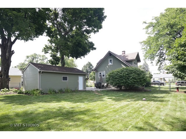 657 Grand Ave, Elgin, IL 60120 photo 9