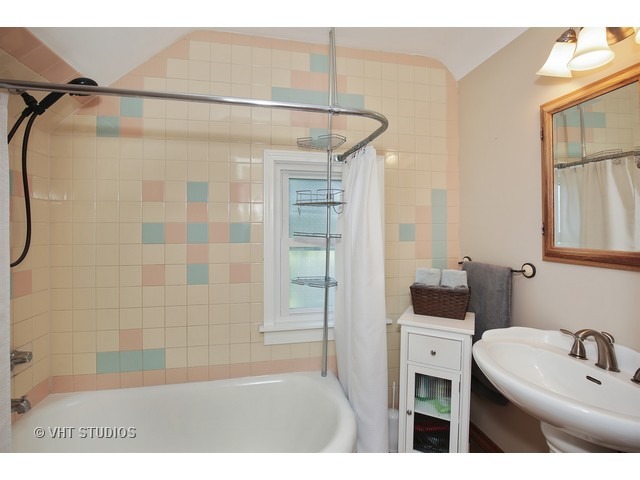 657 Grand Ave, Elgin, IL 60120 photo 8