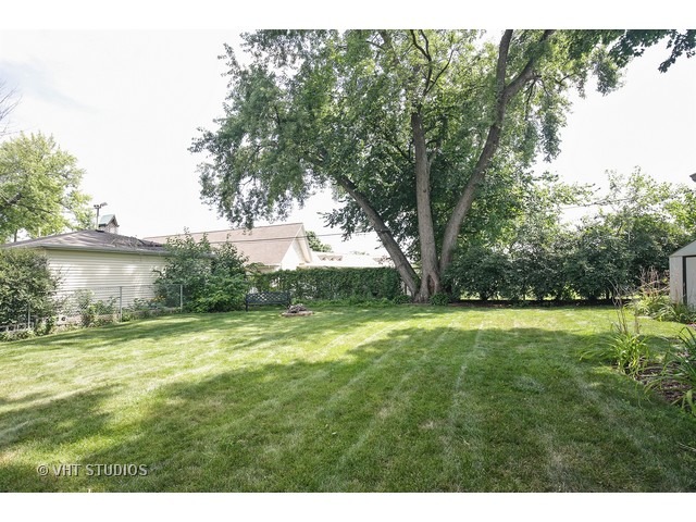 657 Grand Ave, Elgin, IL 60120 photo 10