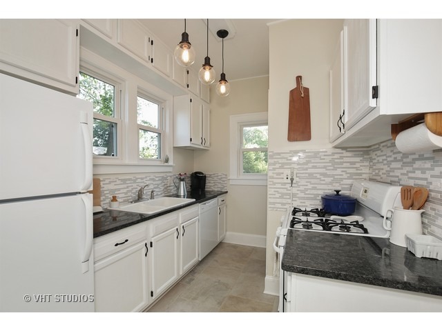 657 Grand Ave, Elgin, IL 60120 photo 4