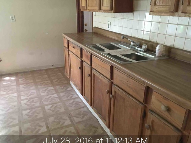 15616 Vine Ave, Harvey, IL 60426 photo 3