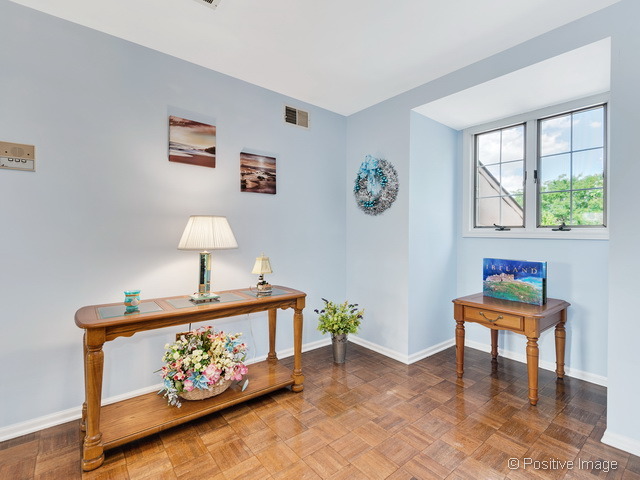 205 Windsor Ln #C, Willowbrook, IL 60527 photo 4