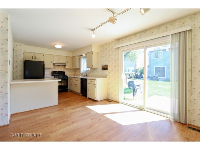 717 Lakeside Cir Dr, Wheeling, IL 60090 photo 4