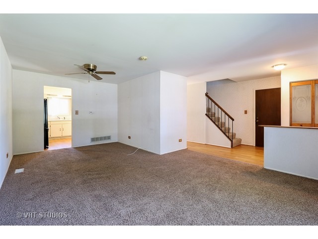 717 Lakeside Cir Dr, Wheeling, IL 60090 photo 3