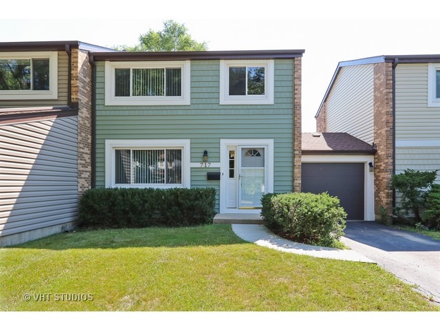 717 Lakeside Cir Dr, Wheeling, IL 60090 photo 1