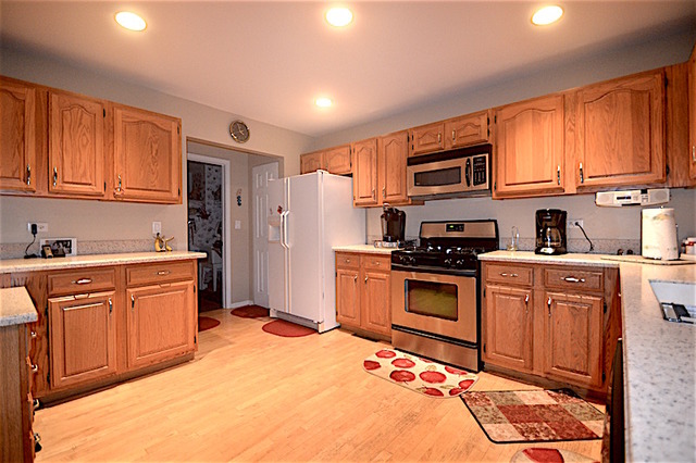 897 Paddock Dr, Carol Stream, IL 60188 photo 3
