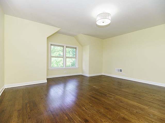 2425 N Austin Ave, Chicago, IL 60639 photo 9