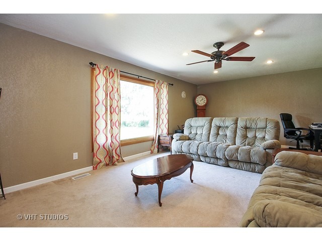 1278 N Terrace Ave, Kankakee, IL 60901 photo 2