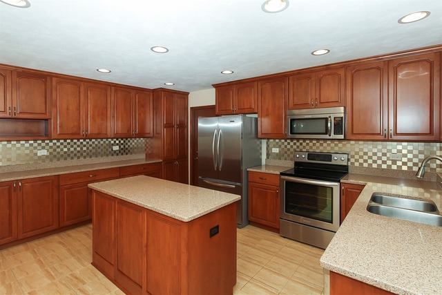 611 Kathy Ln, Bartlett, IL 60103 photo 9