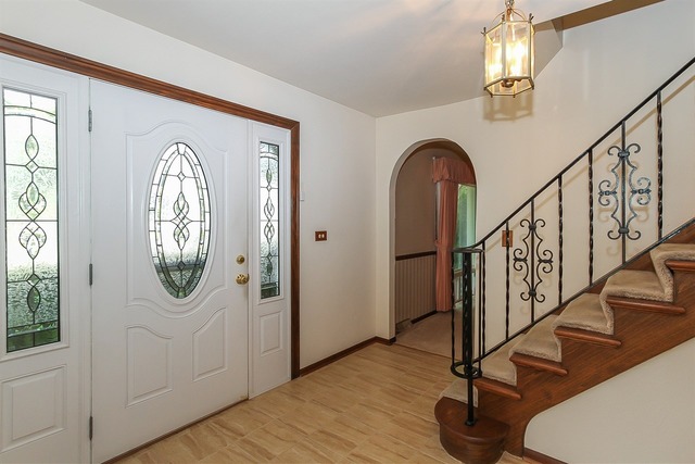611 Kathy Ln, Bartlett, IL 60103 photo 3