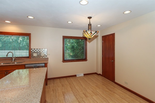 611 Kathy Ln, Bartlett, IL 60103 photo 11