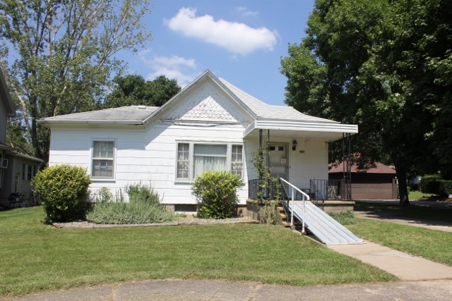 308 E Cherry St, Chatsworth, IL 60921 photo 1