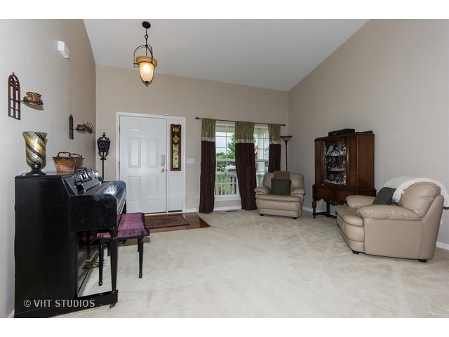 2114 Stafford Ct, Plainfield, IL 60586 photo 2