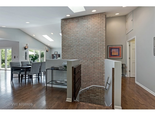 937 Forestway Dr, Glencoe, IL 60022 photo 2