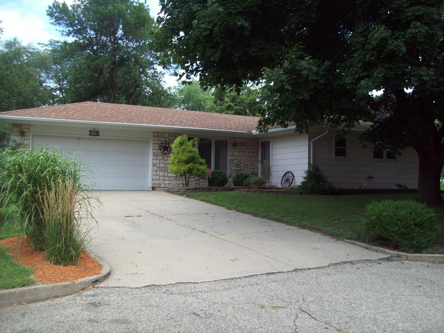 113 Crestview Ct, Walnut, IL 61376 photo 1