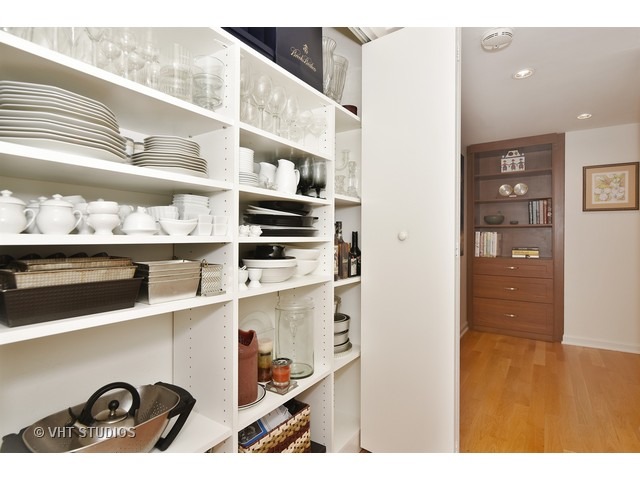 40 E 9th St #1702, Chicago, IL 60605 photo 17