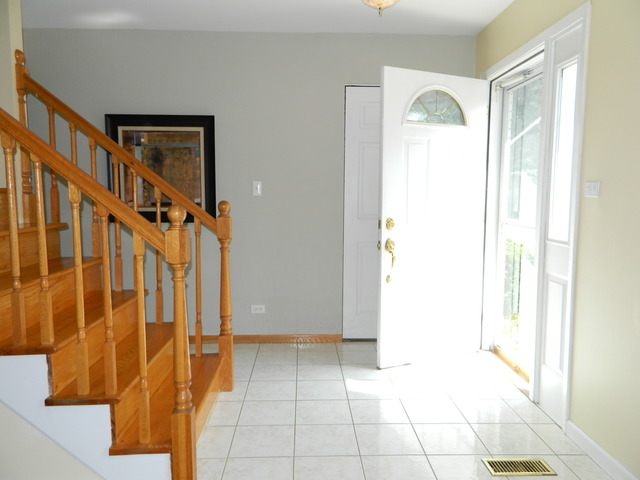 1130 Concord Ln, Hoffman Estates, IL 60192 photo 2