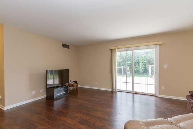 605 Milton Ln, Hoffman Estates, IL 60169 photo 6