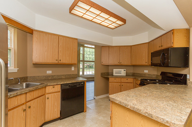 605 Milton Ln, Hoffman Estates, IL 60169 photo 10
