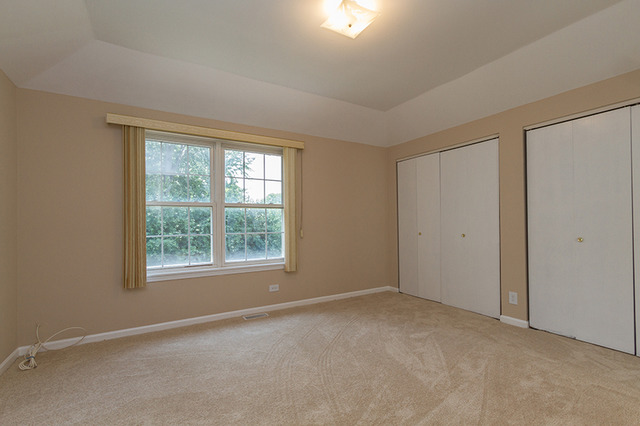 605 Milton Ln, Hoffman Estates, IL 60169 photo 13
