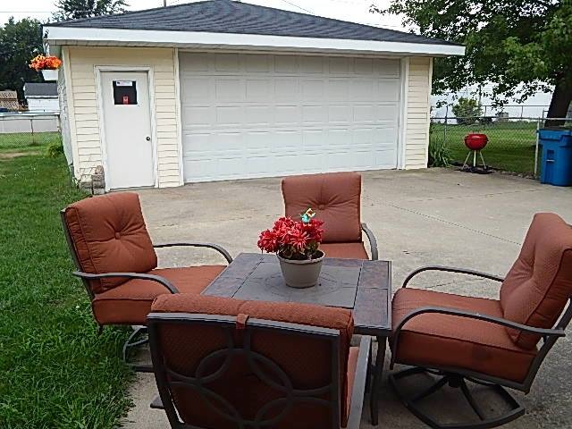 906 Jackson Pl, Dyer, IN 46311 photo 2