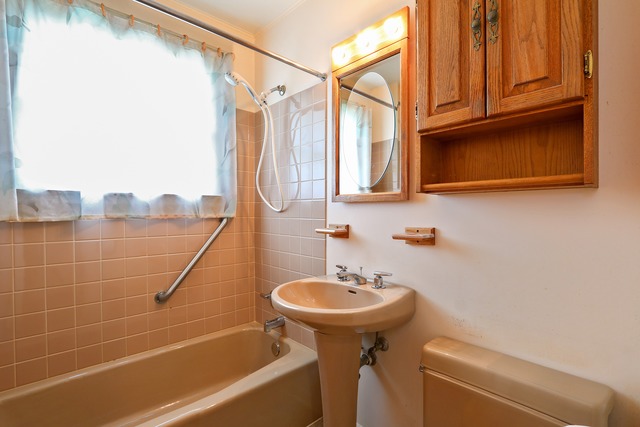 2100 Flicker Ln, Rolling Meadows, IL 60008 photo 8