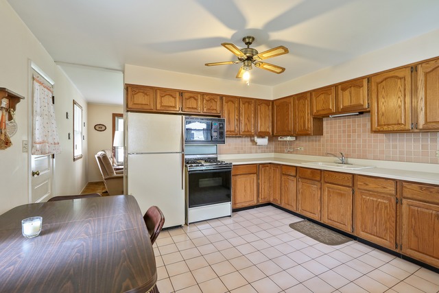 2100 Flicker Ln, Rolling Meadows, IL 60008 photo 3
