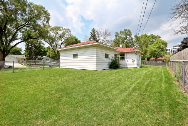 2100 Flicker Ln, Rolling Meadows, IL 60008 photo 10