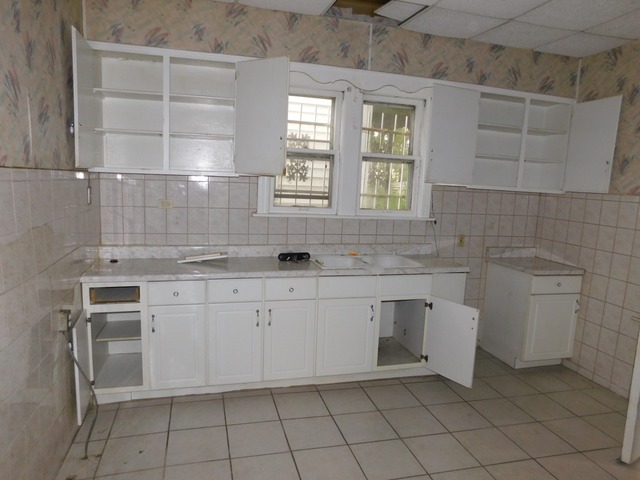 7634 S Champlain Ave, Chicago, IL 60619 photo 2