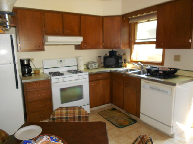 1660 Maple Ln, Elgin, IL 60123 photo 3