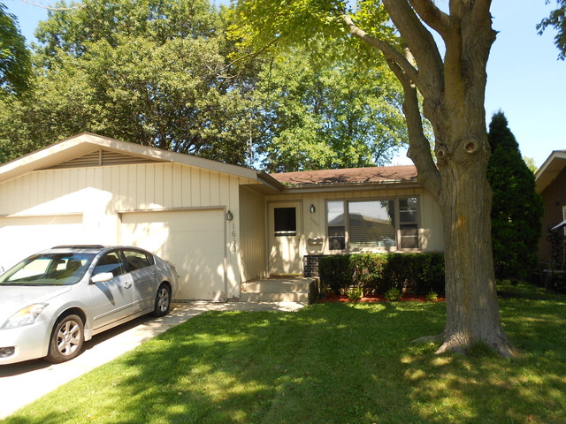 1660 Maple Ln, Elgin, IL 60123 photo 1