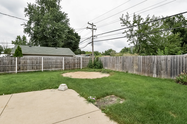 111 E Normandy Dr, Addison, IL 60101 photo 21