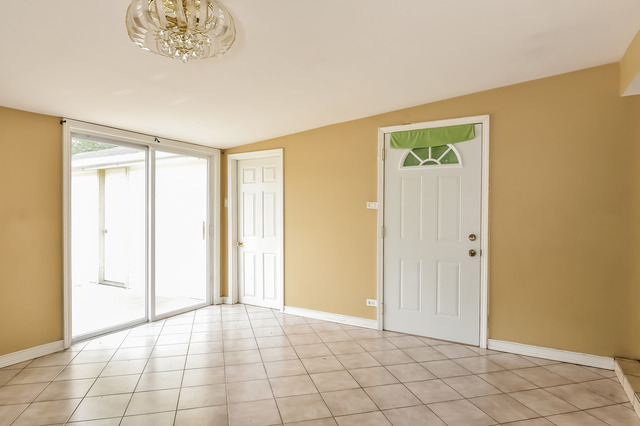 111 E Normandy Dr, Addison, IL 60101 photo 11