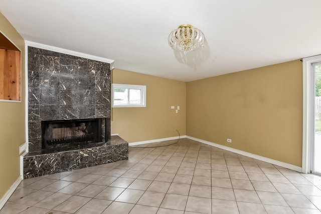 111 E Normandy Dr, Addison, IL 60101 photo 8