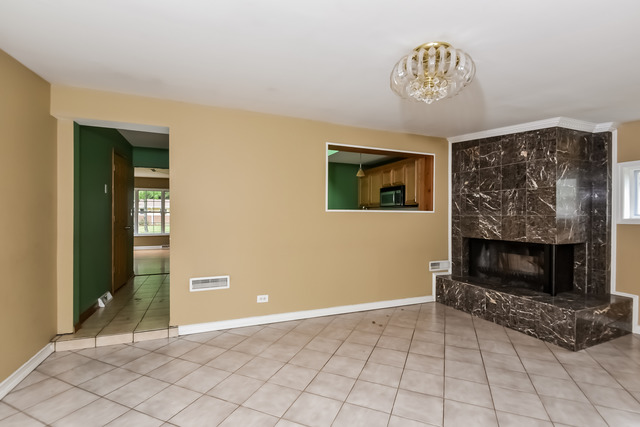 111 E Normandy Dr, Addison, IL 60101 photo 9