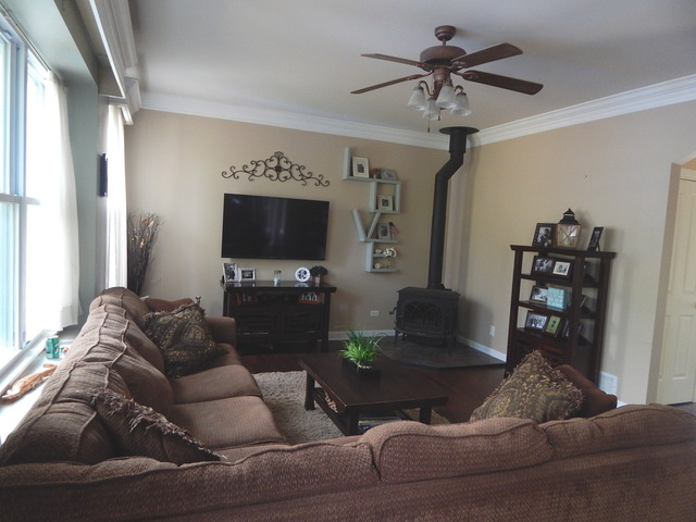 4708 Oregon Trl, Mchenry, IL 60050 photo 2