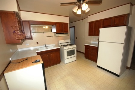 814 Jefferson Ave, Elgin, IL 60120 photo 3