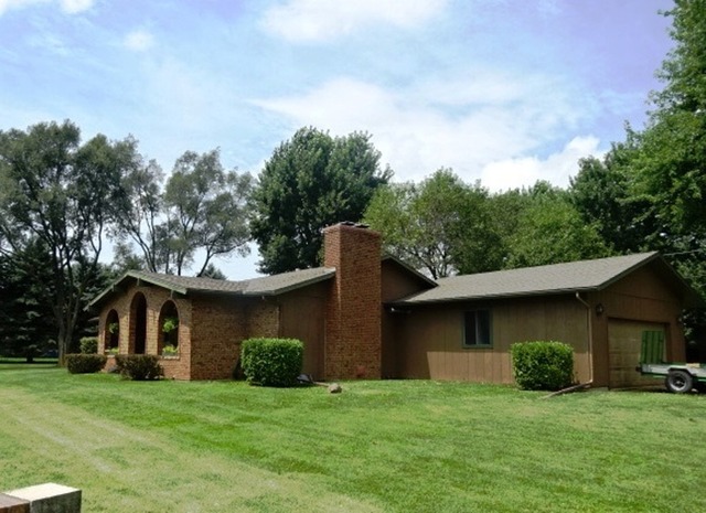 2004 E 38th St, Sterling, IL 61081 photo 1