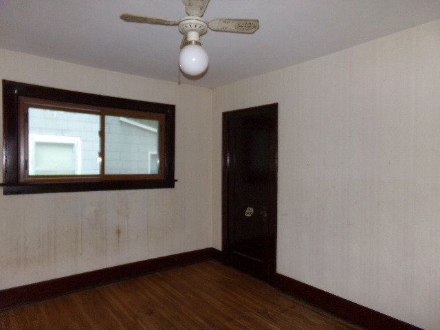 115 E Ash St, Watseka, IL 60970 photo 7