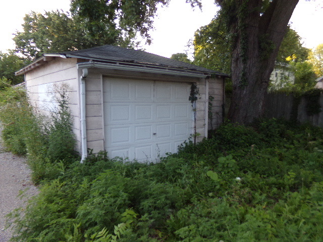 115 E Ash St, Watseka, IL 60970 photo 3